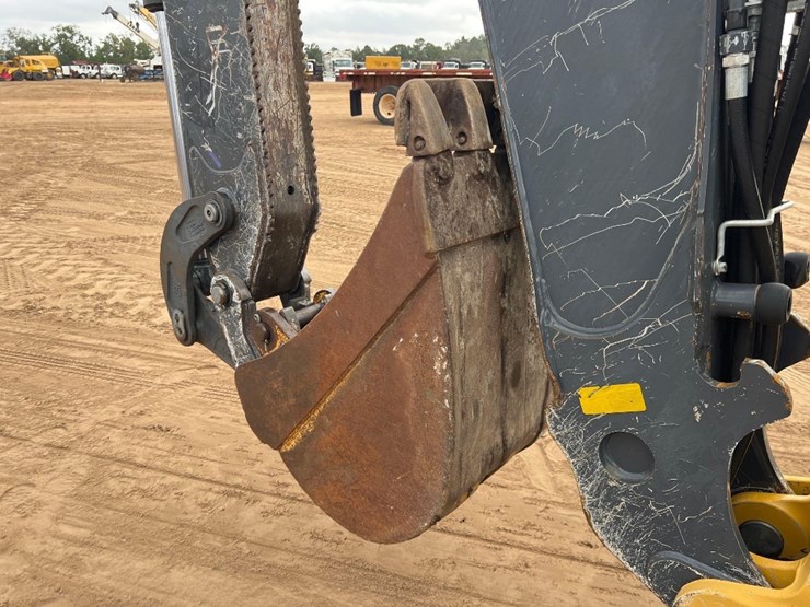 2017-deere-410l-image-28