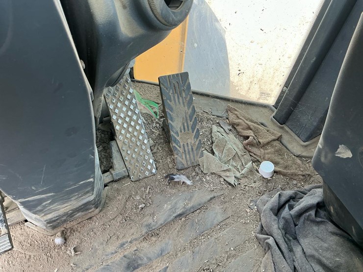 2018-deere-524k-image-60