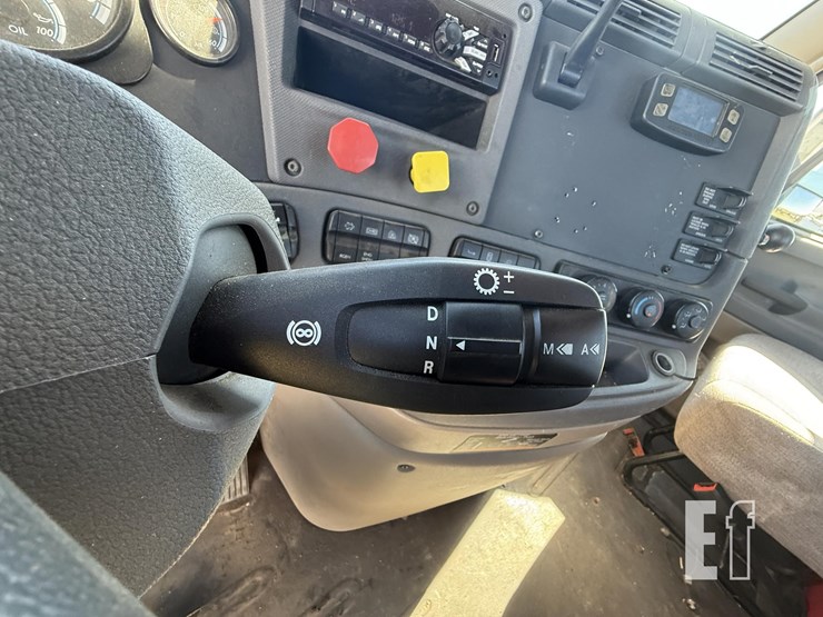 2015-freightliner-cascadia-125-evolution-image-24