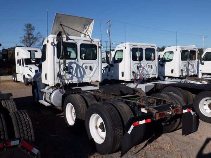 2019-freightliner-cascadia-125-image-7