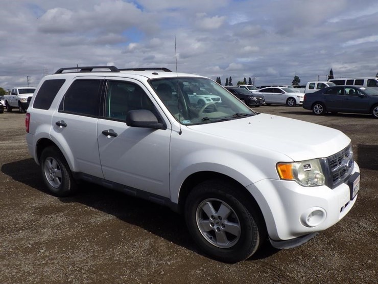 2011-ford-escape-image-2