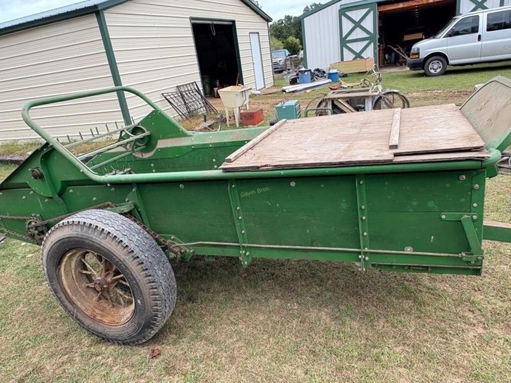 john-deere-ground-driven-manure-spreader-image-2