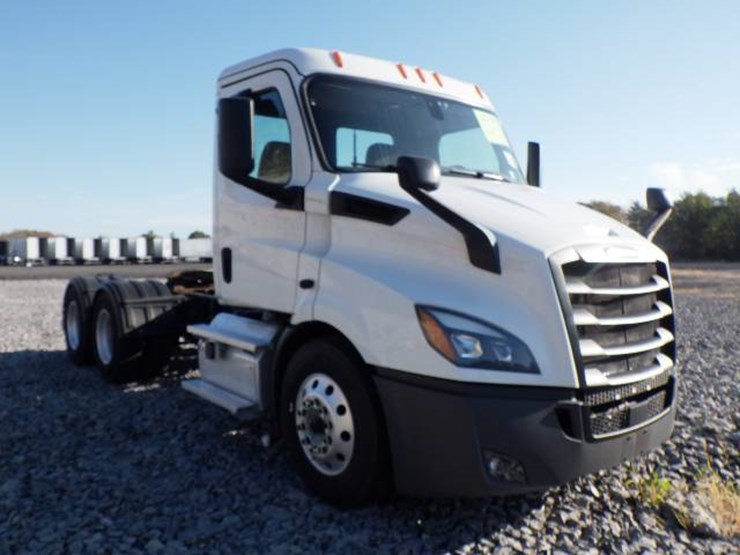 2019-freightliner-cascadia-116-image-2