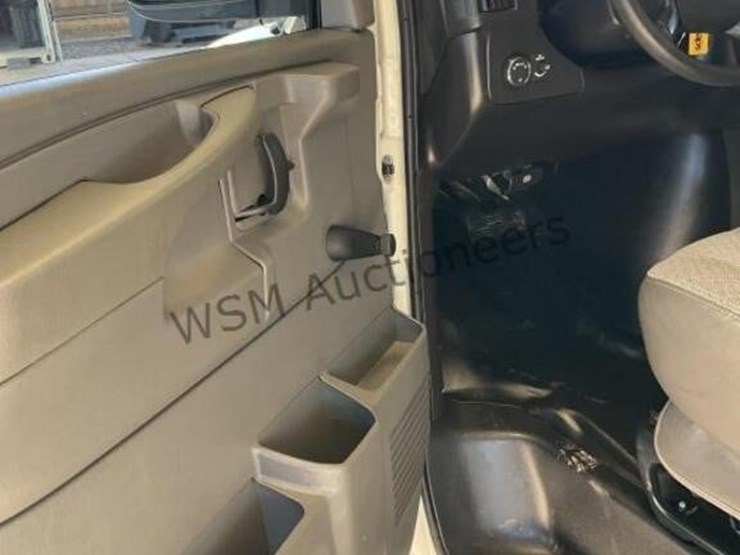 2011-chevrolet-express-2500-image-25