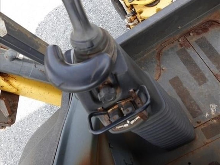 2017-new-holland-b95c-image-11