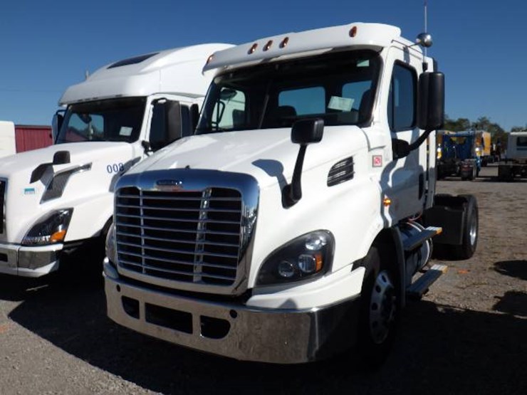 2017-freightliner-cascadia-113-image-1