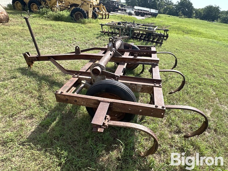 graham-hoeme-s-9-shank-chisel-plow-image-8