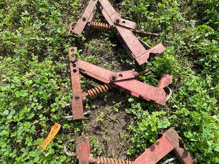 #5020-•-ih-56-no-till-coulter-brackets-image-11