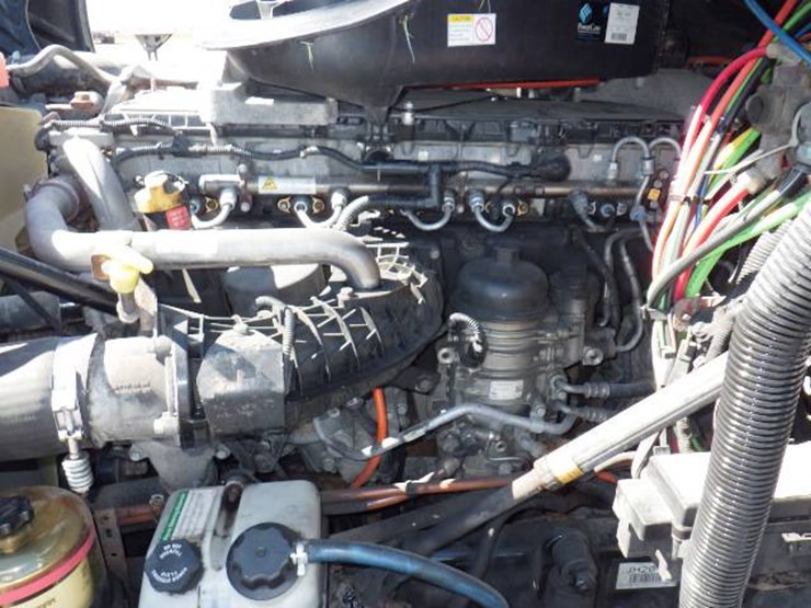 2018-freightliner-cascadia-125-image-12