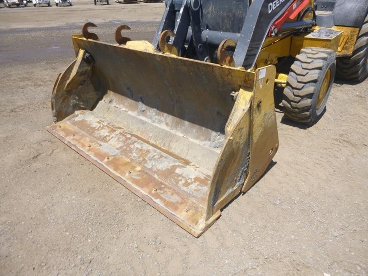 2021-deere-210l-image-16