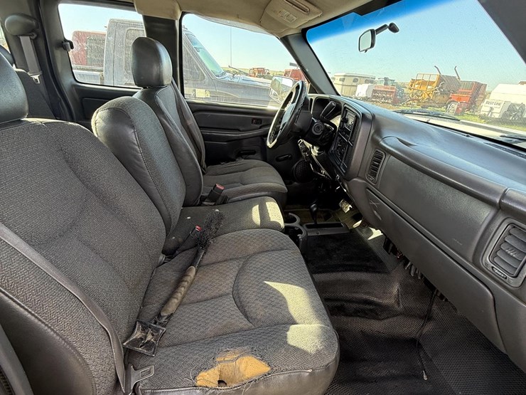 2006-chevrolet-2500hd-image-22
