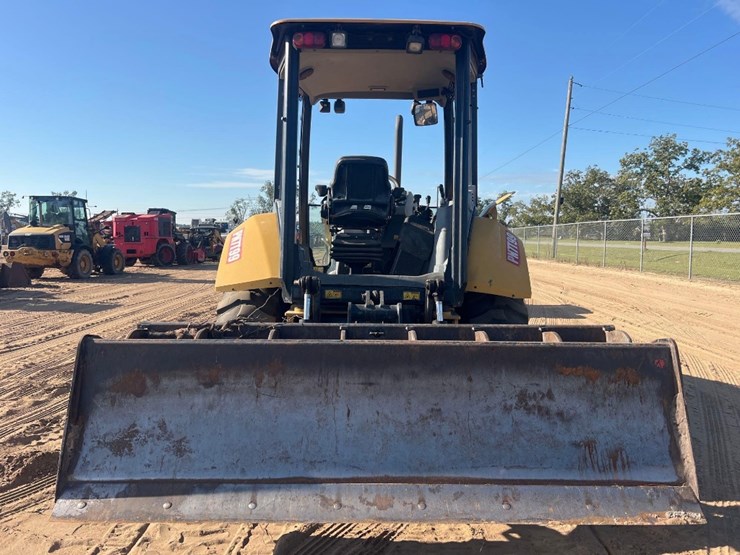 2018-caterpillar-415f2-il-image-3