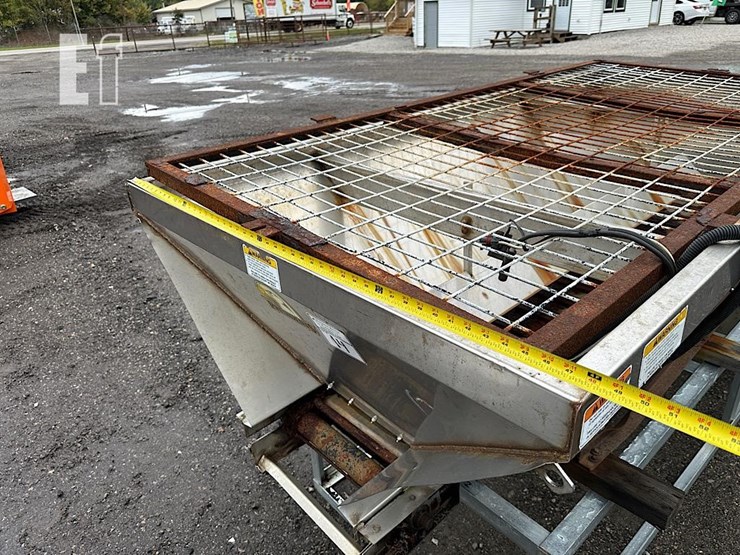sno-way-4'x8'-stainless-salt-spreader-image-12