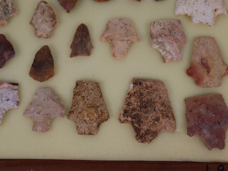 #22-•-#4162-•-(30)-framed-native-american-artifacts-image-8