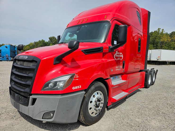 2019-freightliner-cascadia-126-image-1