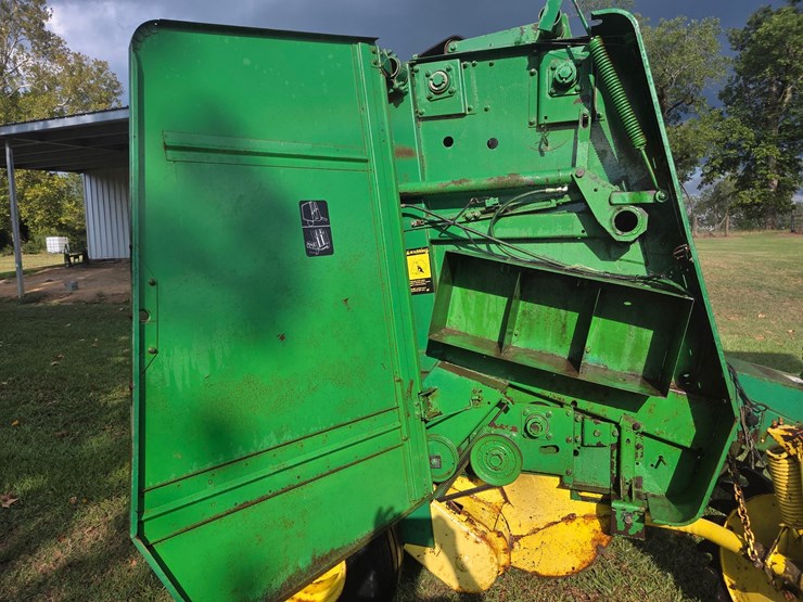 john-deere-335-image-15
