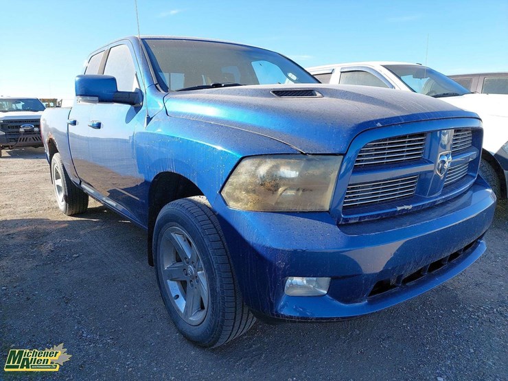2011-ram-1500-st-image-17