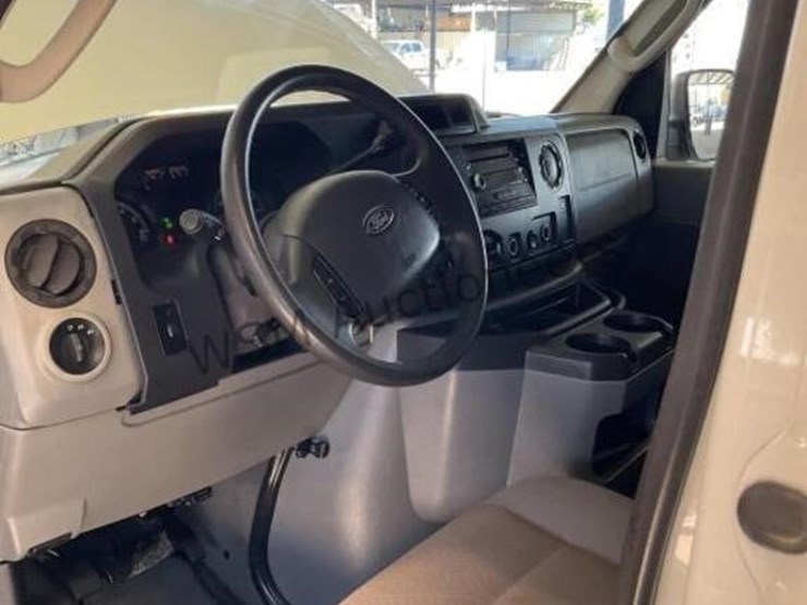 2009-ford-e350-image-24