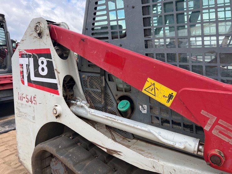 2019-takeuchi-tl8-image-25