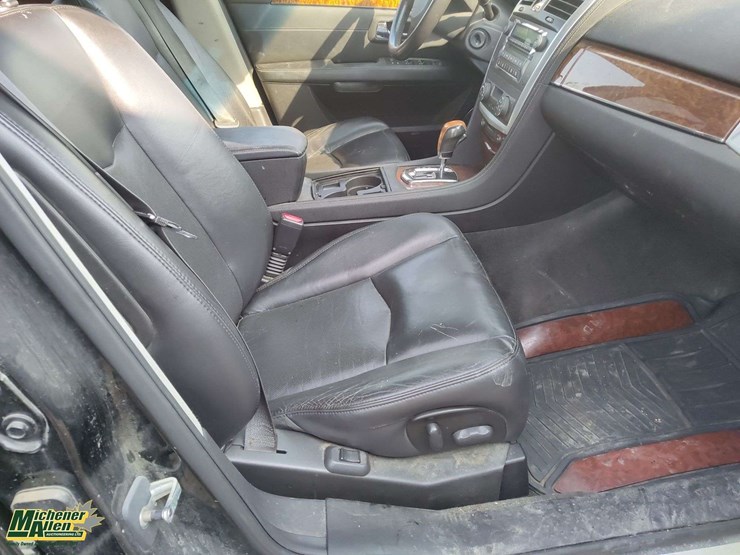2008-cadillac-srx-image-17