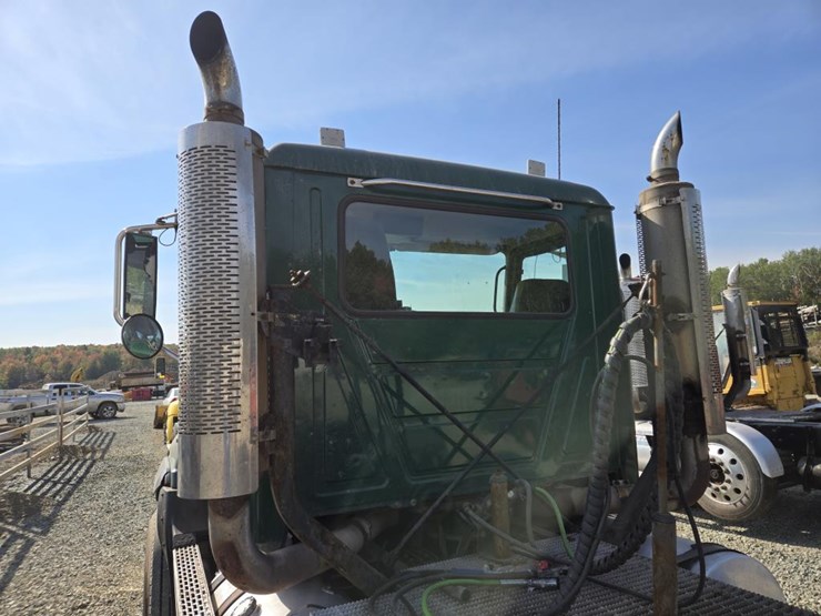 2005-mack-cl733-image-13