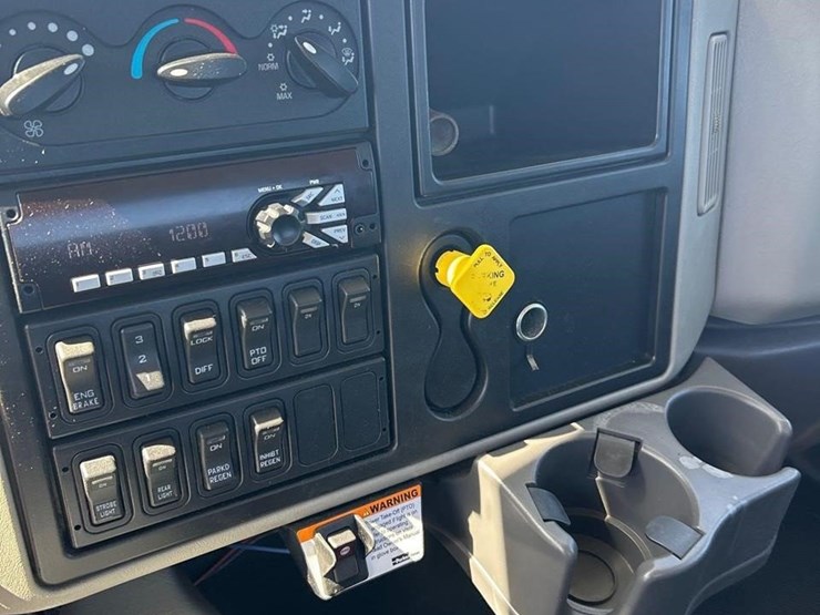 2015-international-durastar-4400-image-27