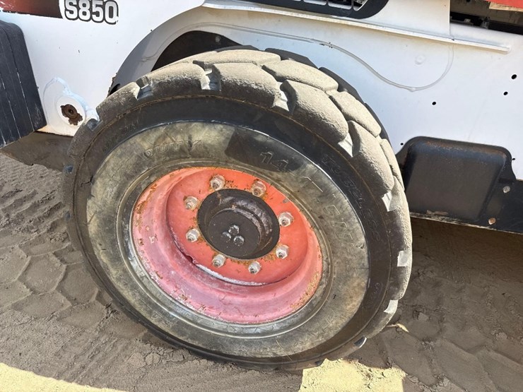 2016-bobcat-s850-image-12