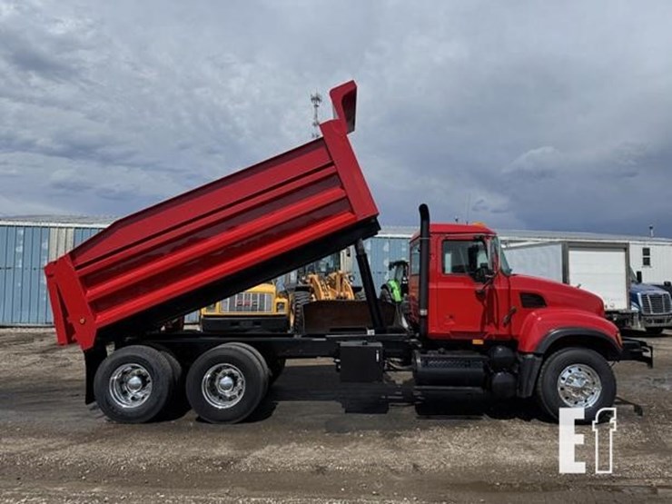 mack-granite-cv713-image-5