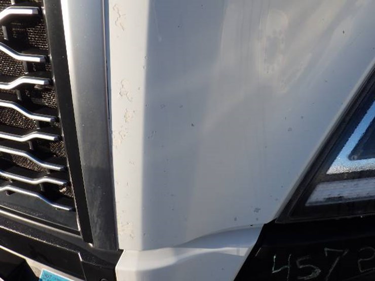 2022-volvo-vnl-860-image-2