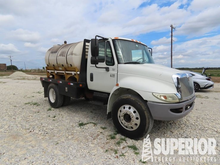 2007-international-durastar-4200-image-2