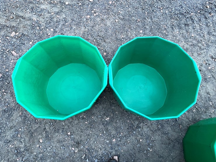 #1687-•-(4)-plastic-tubs-image-5