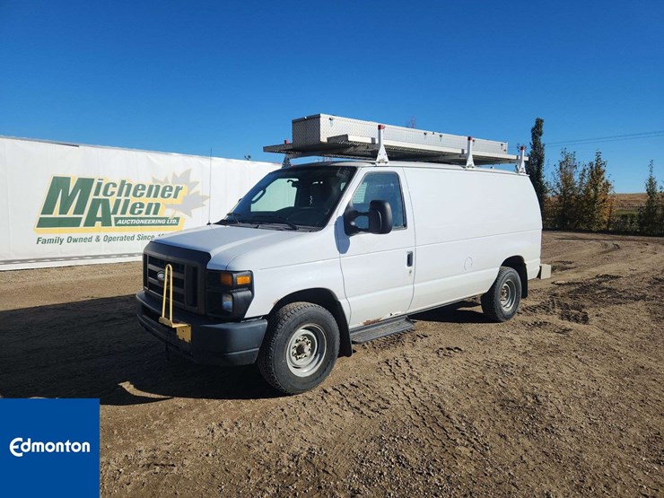 2012-ford-cargo-image-1