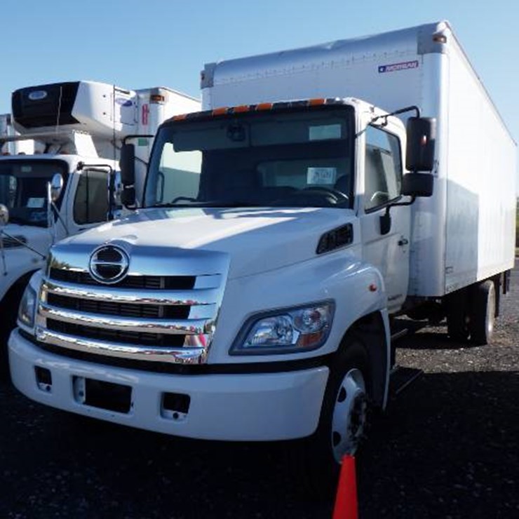 2013 HINO 268