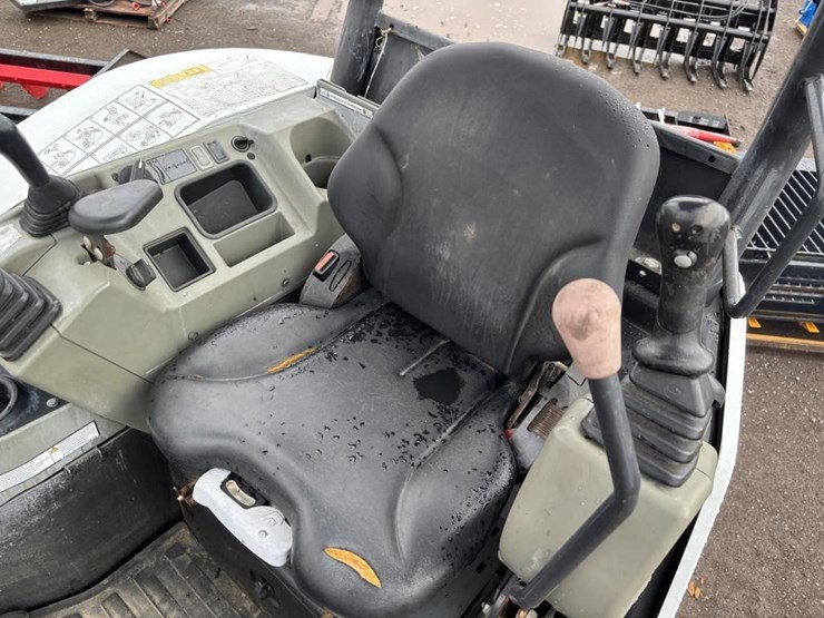 2019-bobcat-e32i-image-27