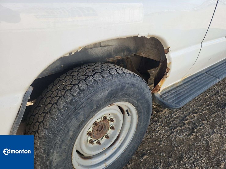 2012-ford-cargo-image-32