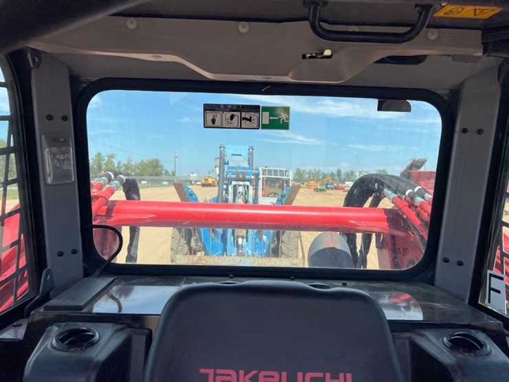 2017-takeuchi-tl12v2-image-34