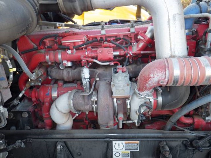 2019-peterbilt-389-image-14