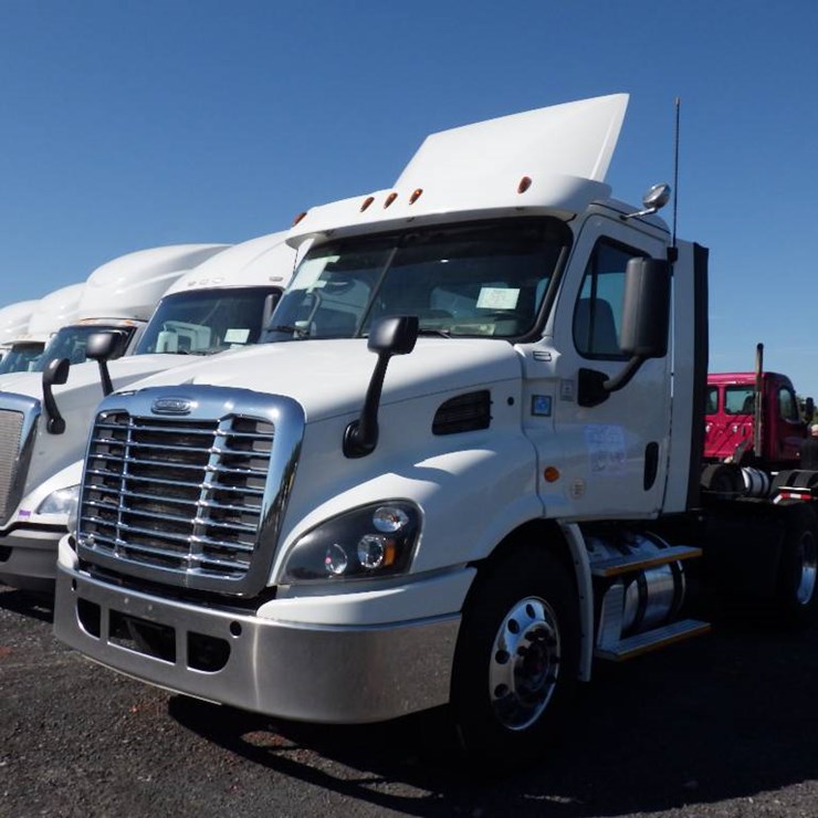 2017 FREIGHTLINER CASCADIA 113
