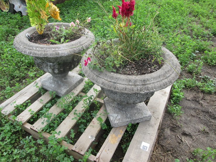 #5056-•-(2)-concrete-urns-image-2