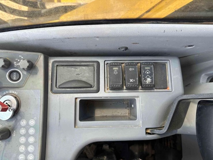 2017-deere-350g-lc-image-33