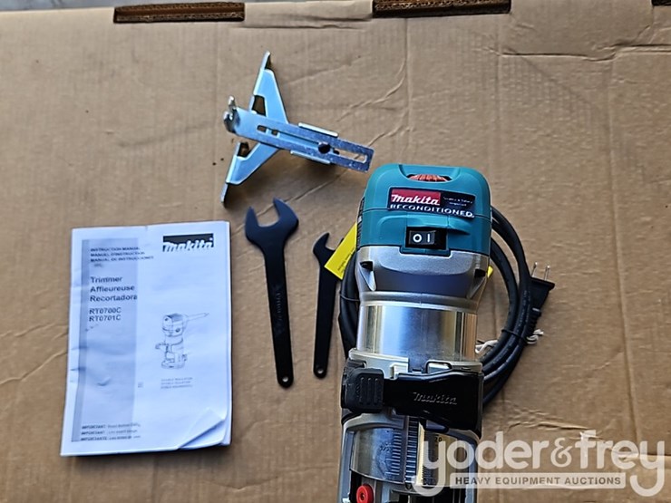makita-1-1/4hp-compact-router,-rt0701c-(1yr-factory-warranty)-image-5