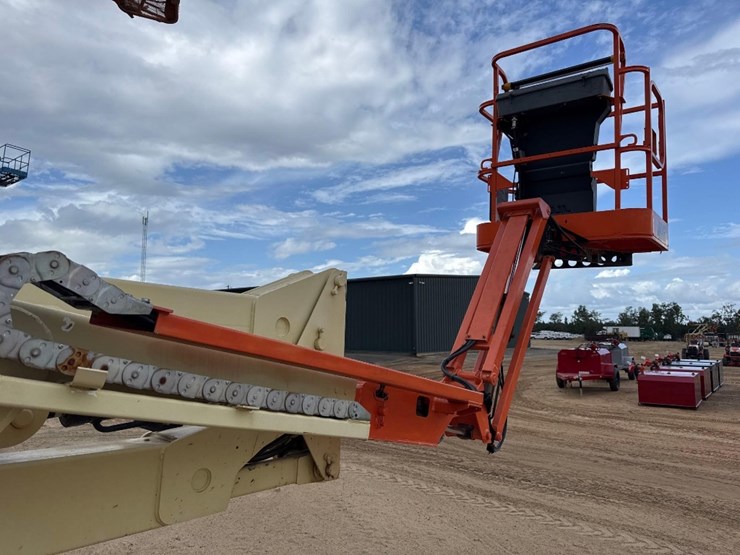 2010-jlg-e450aj-image-12