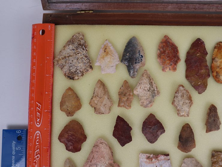#22-•-#4162-•-(30)-framed-native-american-artifacts-image-3