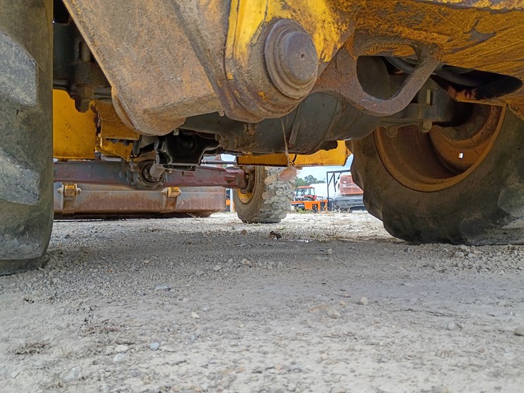 new-holland-lb75-image-127