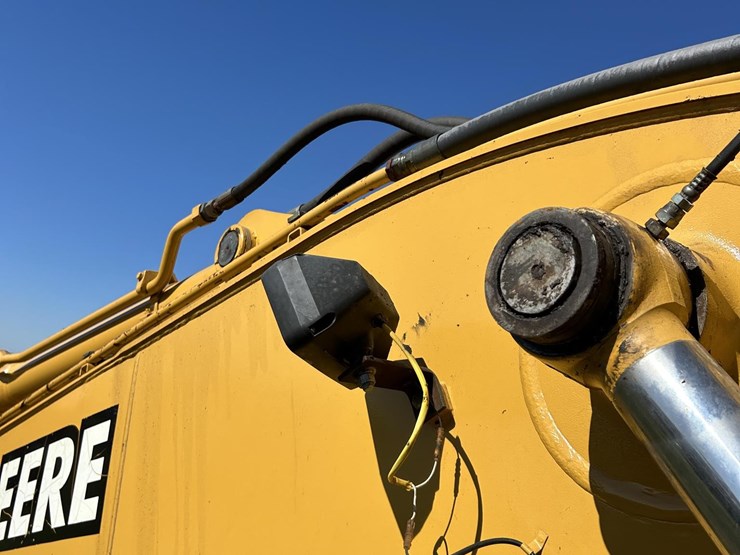 deere-200-lc-image-28