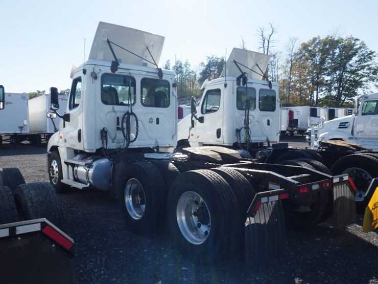 2018-freightliner-cascadia-125-image-7