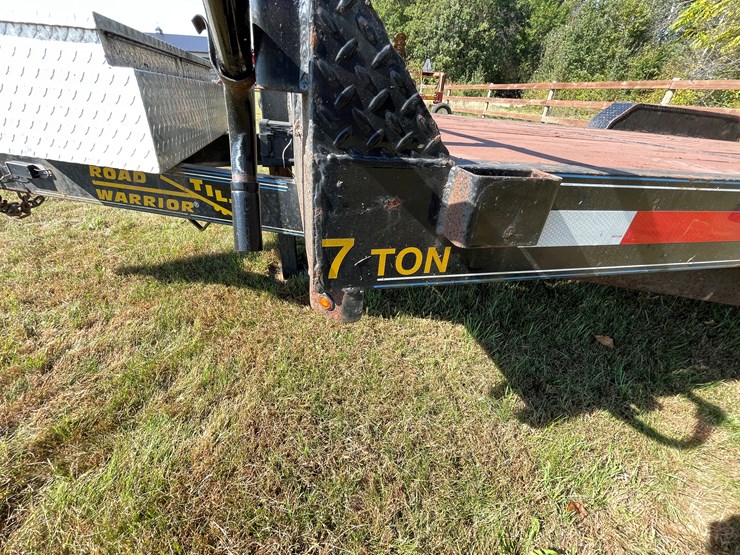 #1668-•-2018-road-warrior-tandem-axle-tilt-trailer-image-27
