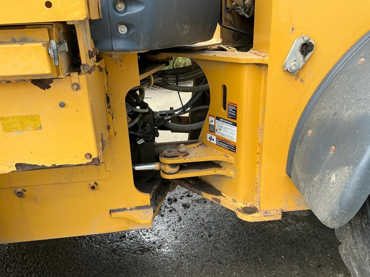 2018-deere-544k-image-45