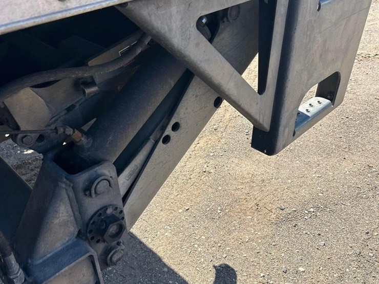 2019-hino-268-image-24