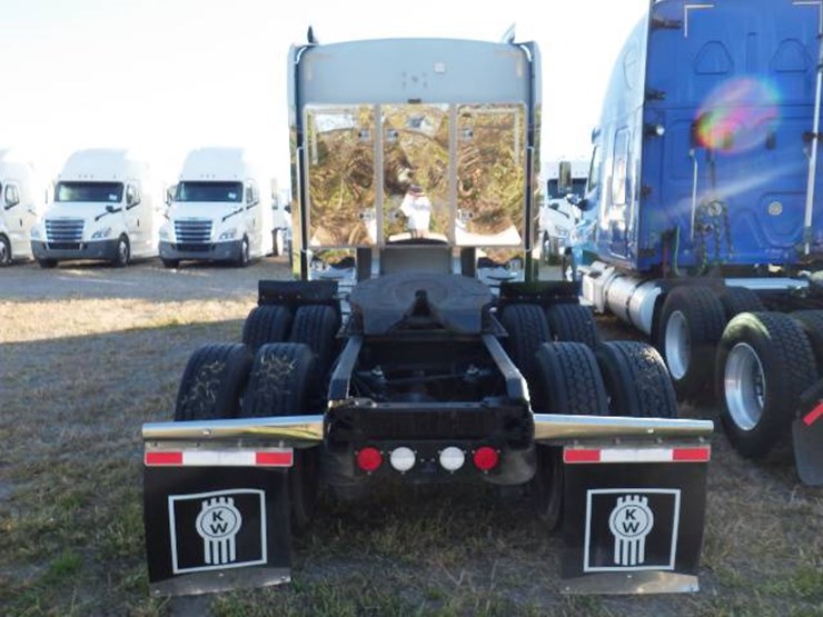 2020-kenworth-w900l-image-6